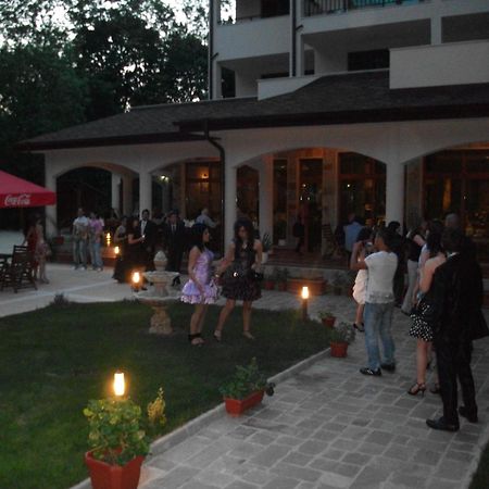 Hotel Park Karnobat ภายนอก รูปภาพ