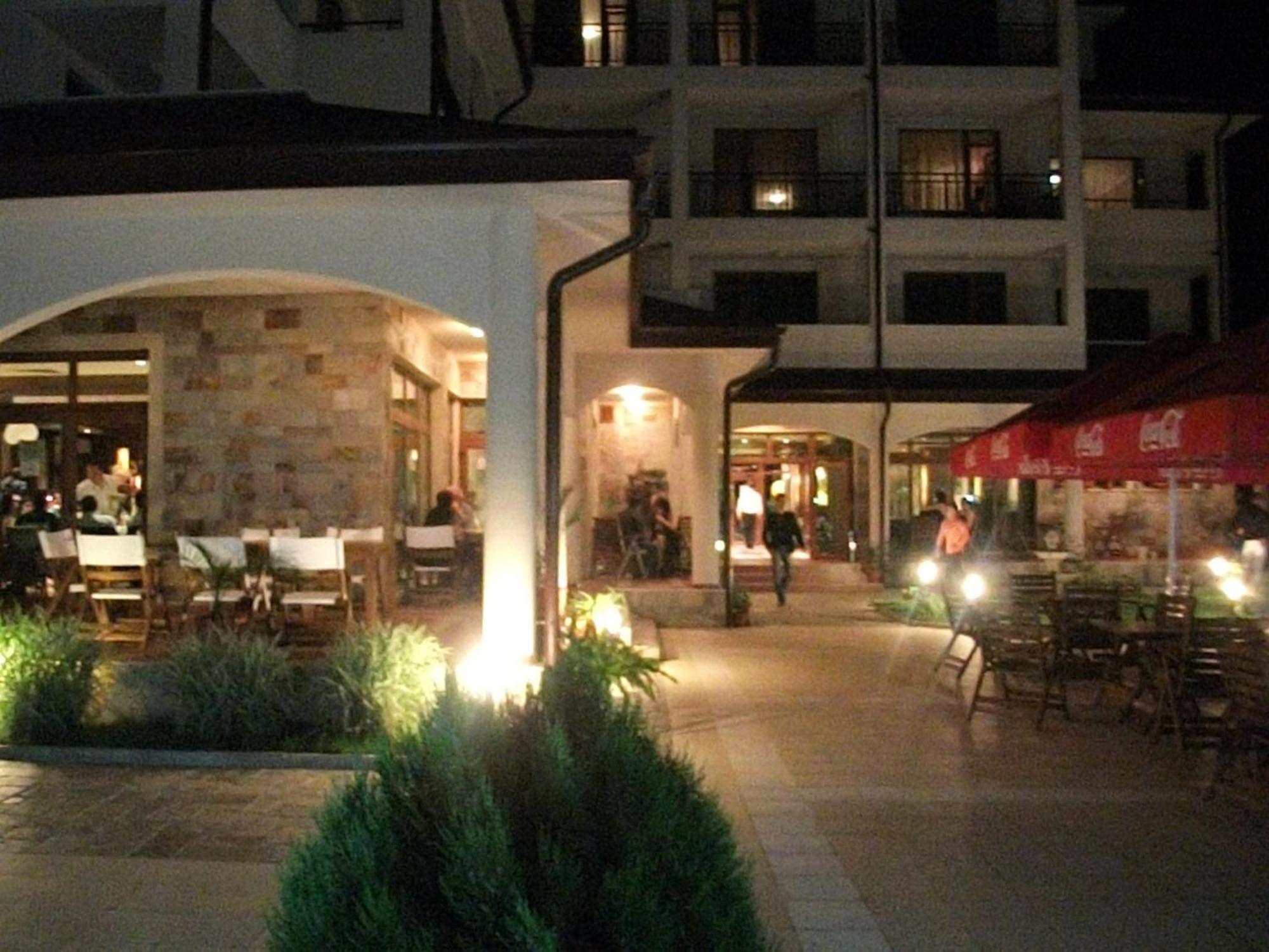 Hotel Park Karnobat ภายนอก รูปภาพ