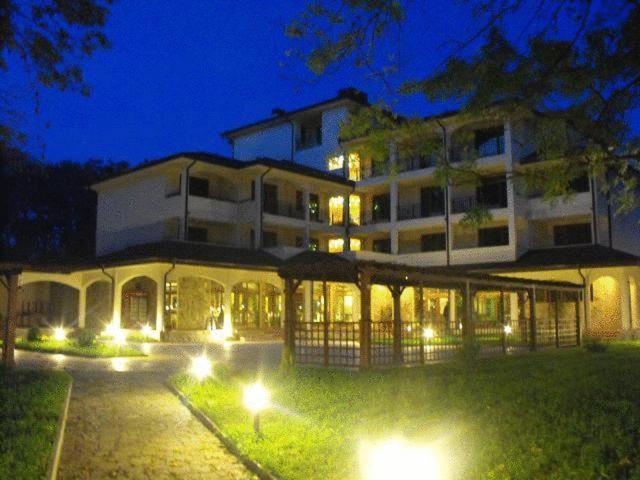 Hotel Park Karnobat ภายนอก รูปภาพ